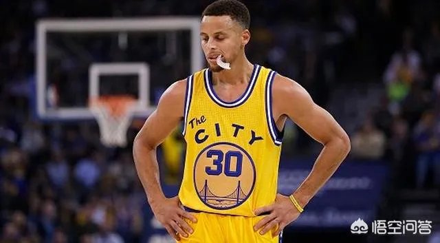 有人说库里作为近年来自带体系第一人，如果没有他就没有格林和汤普森，你怎么看？