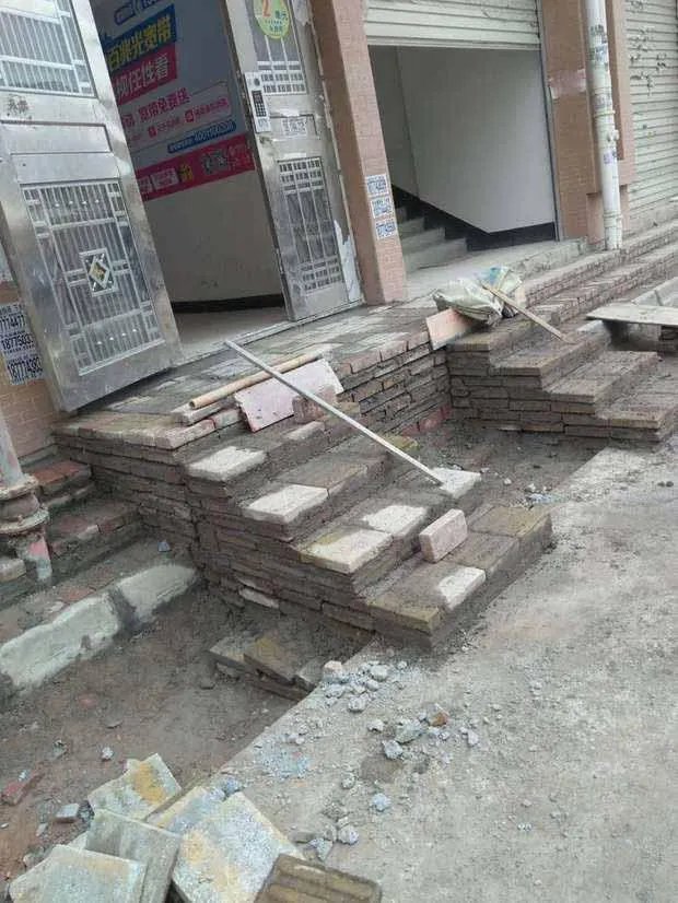 风水大师的话，门口装台阶，步步高升！