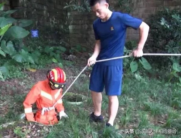 浙江女子喊老公下污水井救宠物狗致其身亡，年仅30岁，怎么看？