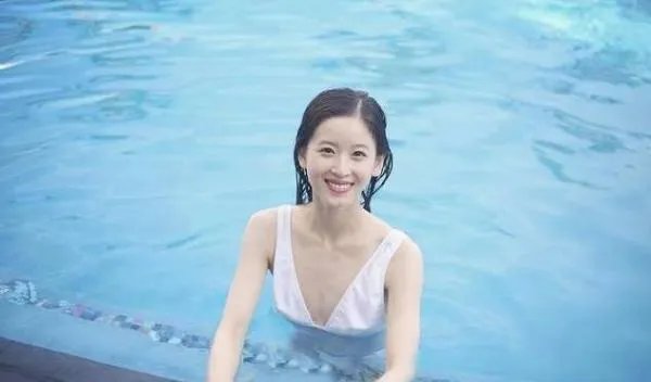 章泽天是因为刘强东权势才入读剑桥吗?