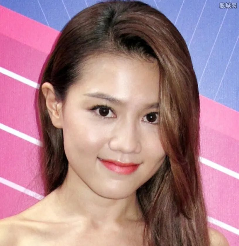 周秀娜拍床戏起反应 火辣身材令人羡慕妒忌