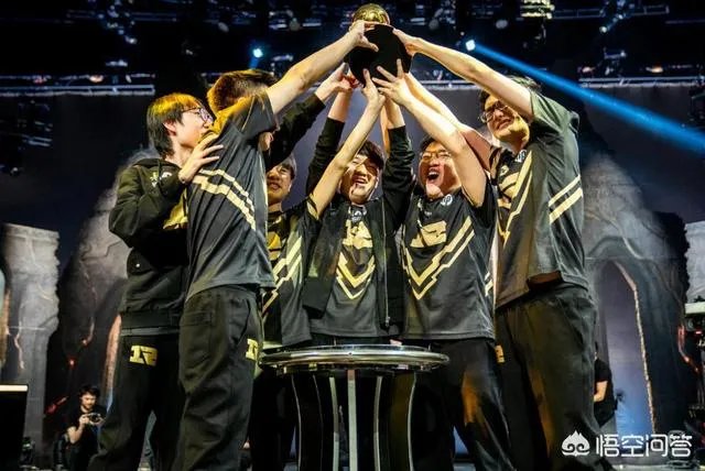 教练Joker直播谈RNG现状，征用新人才能无破不立，但UZI等不起，你怎么看？