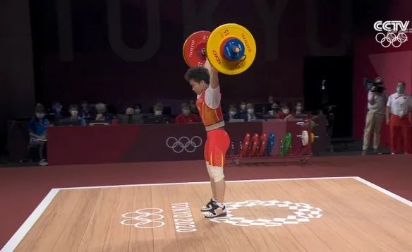 侯志慧夺下东京奥运会中国队第二金！创造女举新纪录