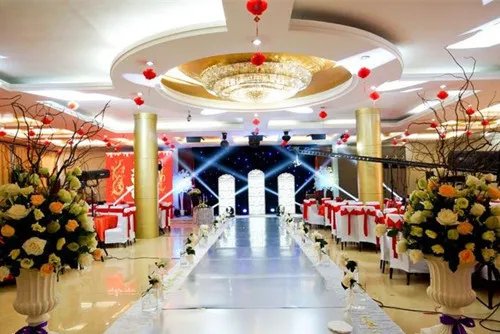 酒店婚礼现场布置图片2017 婚礼现场要怎么布置