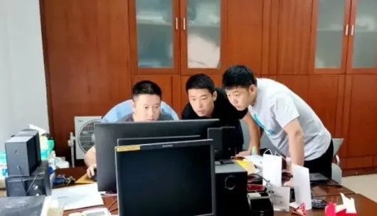 丈夫刷短视频刷到失踪妻子,打麻将多年未归是自愿还是被迫?