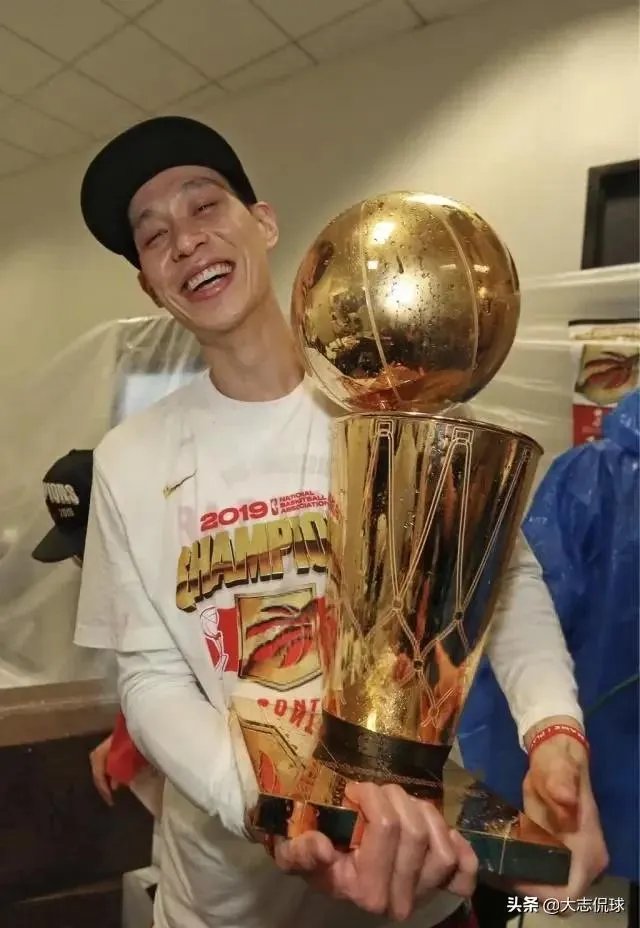 林书豪谈自由市场当众飙泪，感觉被NBA放弃，为何嘲笑林疯狂？
