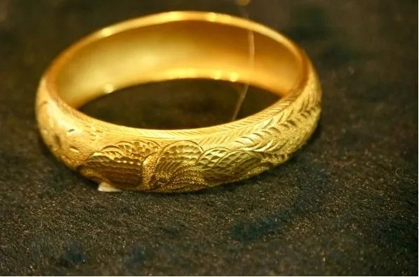 施华洛世奇怎么样,相同价钱是买周生生还是买施华洛世奇?