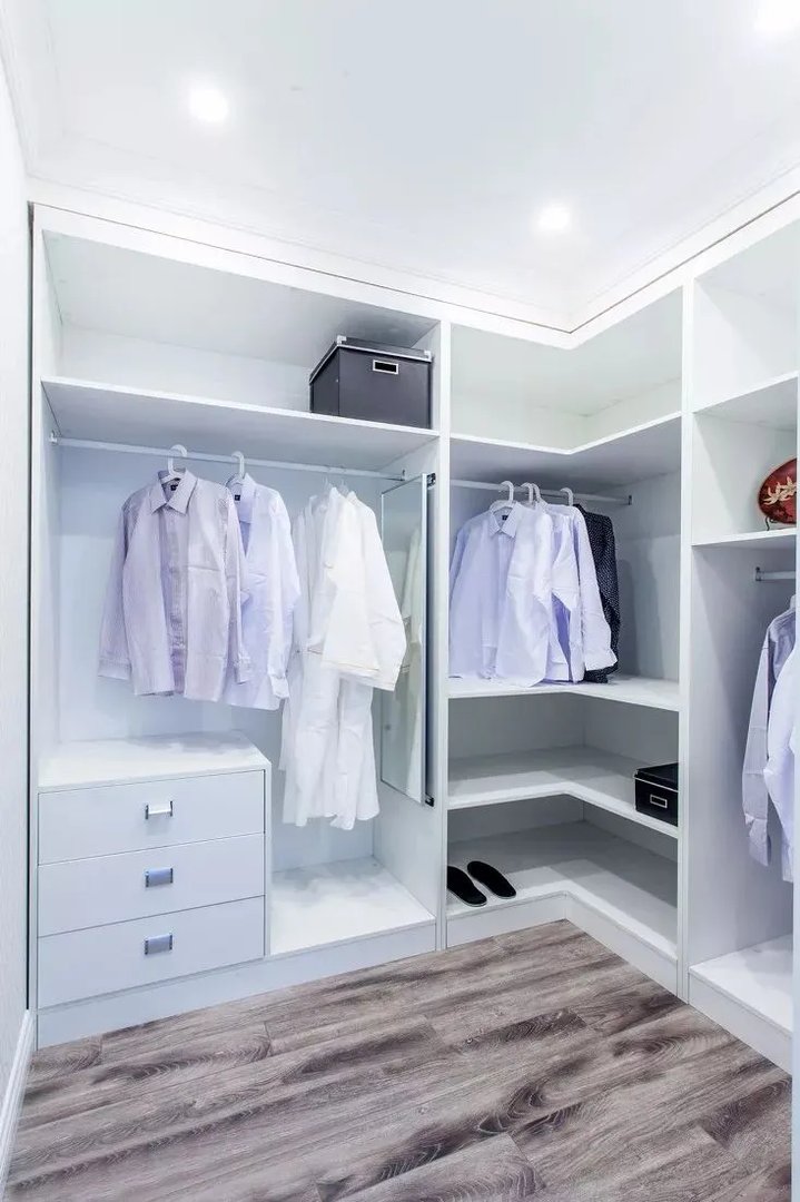 衣帽间装修效果图：衣帽间这么设计，你还能再放200件！