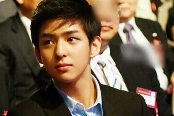 第一次公开谈退队原因，金起范退队后受到了什么影响？