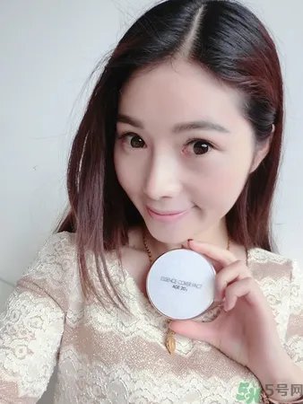 age20s粉底好还是赫拉气垫好?