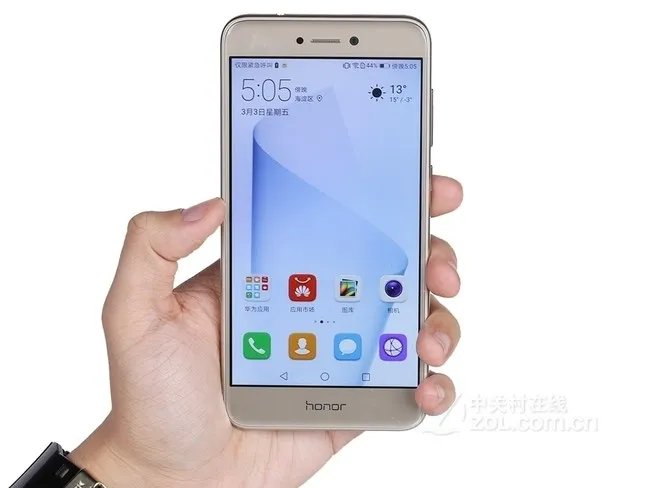 荣耀8青春版 高配版 4GB运行界面漂亮 ZOL商城1198元火热销售中 （有赠品）