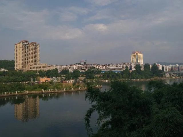 农村红白喜事都请客随礼的风俗是陋习吗?应不应该破除?