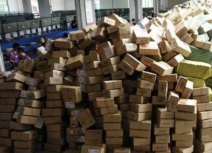 投诉快递员为何遭殴打？