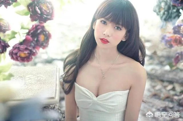 向佐郭碧婷恋情迅速升级的背后，向太为何频频贡献助攻？