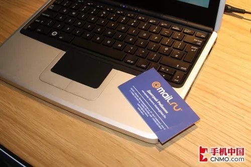 诺基亚Booklet 3G便携电脑真机全接触