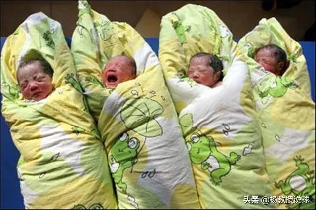 深圳一妈妈生下四胞胎,院方:出生概率百万分之一, 你怎么看?
