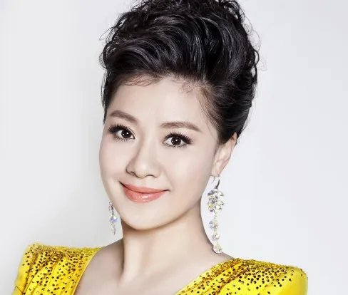 歌唱家王丽达：嫁给妈妈看中的女婿，婚后生一子，如今她还好吗？