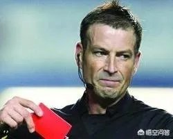 上港对阵申花,裁判取消孙世林红牌,改判柏佳骏红牌,球迷直言两人都该罚下,你怎么看?