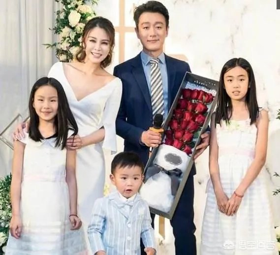 吴建豪与妻子结束五年婚姻,你还相信娱乐圈中哪对夫妻的爱情?