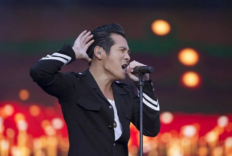 曹格妻子很漂亮，夫妻感情很好，婚姻里感情重要还是钱更重要？