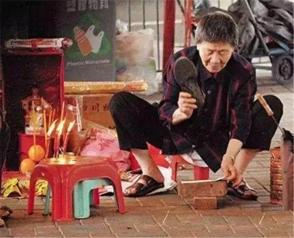 打小人游戏（小人游戏规则和玩法介绍）