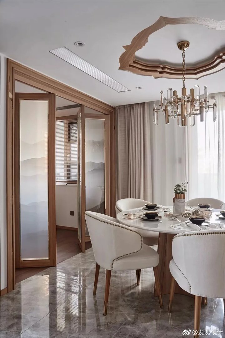 “自然”与“华丽”的和谐共存，在这个空间碰撞出了一种精致的美...