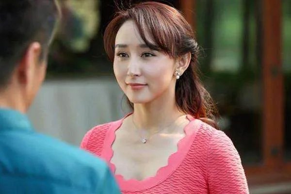 胡静拼命拍戏，名门儿媳妇不好当？