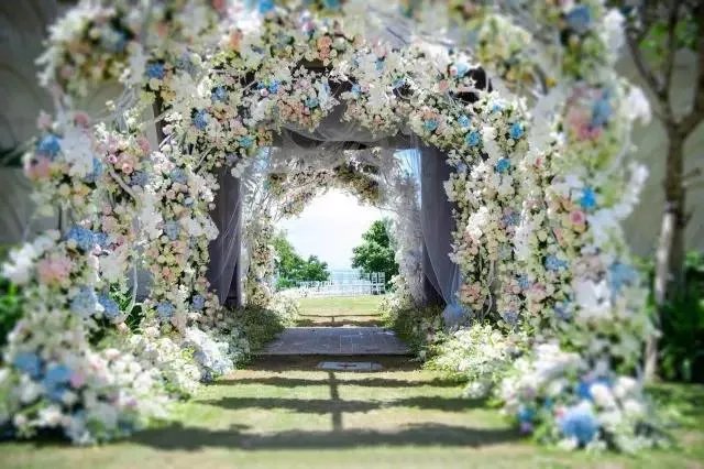 南方人在酒店办婚礼是吃一餐还是几餐的，有哪些规矩。其流程是什么样子的？