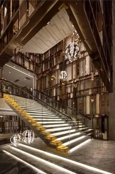 用如此摩登手法打造出来的魔术空间,要多酷有多酷!