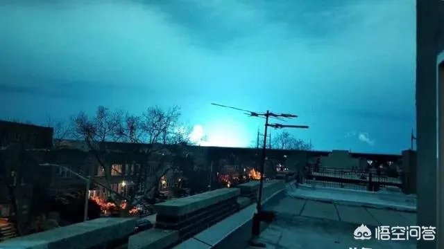 为什么大型变压器爆炸，天空会呈蓝色？