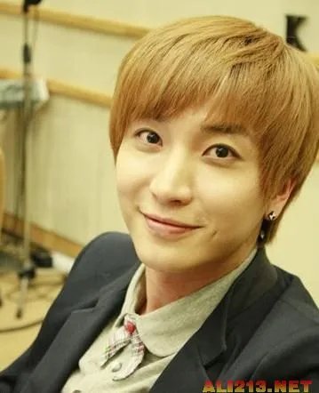 丹东男孩因美貌走红韩国 细数韩国妖艳的美男