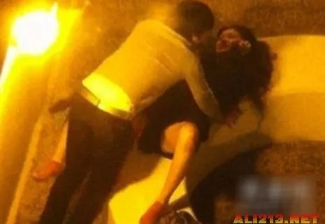 女主持大尺度肉搏 盘点十大明星野外激情战