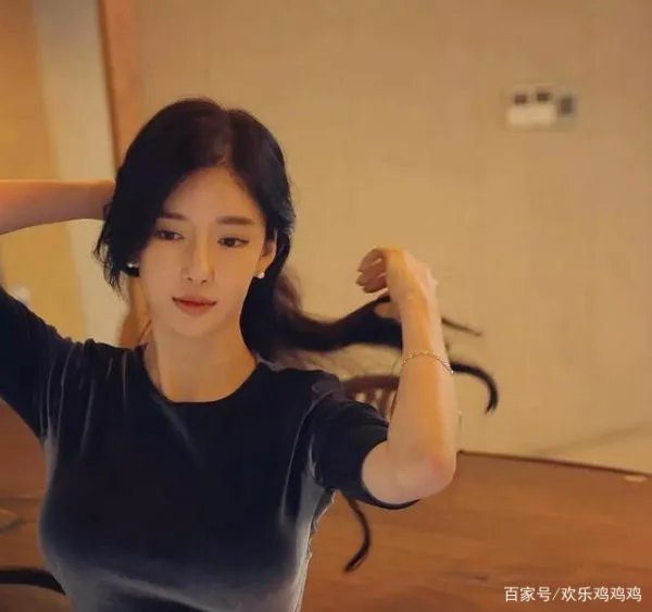 花蛇潘南奎如今落魄到去酒吧捞金，她整容前长什么样子呢？