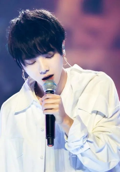 未婚生子事件后,张碧晨晚会节目被拿下,华晨宇的事业却丝毫不受影响?