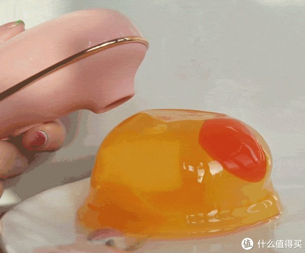 能震会吸,极速狂飙,这谁顶得住?姑娘们!轻喃 0号吮吸按摩器,是最了解我们身体的“知音”