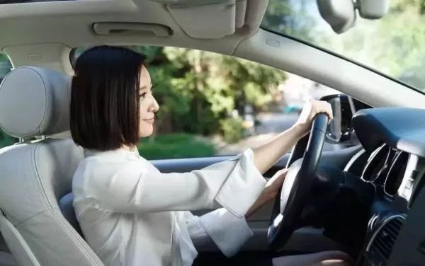 女子学开车被教练胁迫发生关系,现在的驾校环境如何?