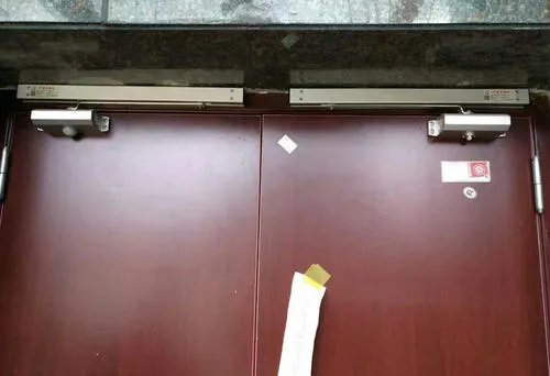 闭门器怎么让它不关闭