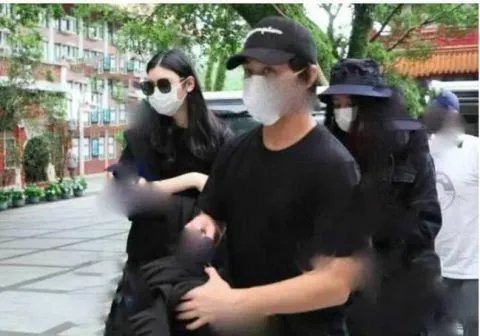 何猷君何超莲互相取关,为何遭疑正式“开撕”,你怎么看此事?