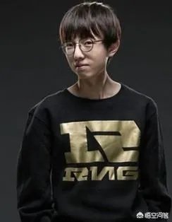 RNG香锅透露20号退役，出道首秀打EDG，时隔4年后，谢幕对手还是EDG，你有何看法？