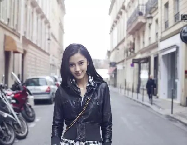 杨颖吸烟被拍，王源吸烟被拍，哪个更令人无法接受？