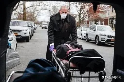 美国记者灵魂质问: 死亡人数超越战, 你凭啥连任? 特朗普一句话回应绝了,你怎么看?