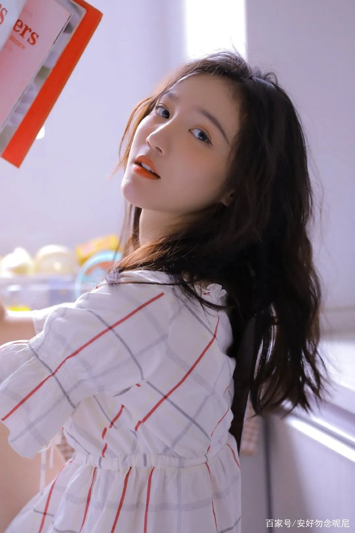 大闹火车站的女星曾被评为校花，是林妙可唯一的大学室友，她为什么不珍惜？