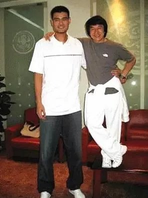 跟NBA球星合影,如何才能不让自己陷入尴尬?