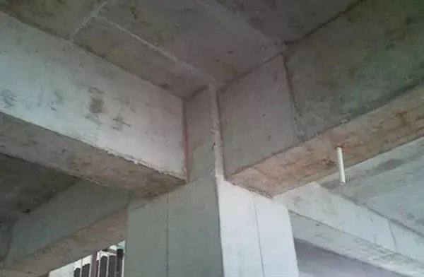 婚礼酒店墙壁倒塌，房屋装修千万不能动这些地方，动了就后悔