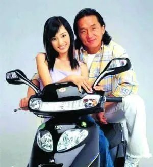 成龙发文夸奖杨幂 杨幂17时成龙对她做了什么