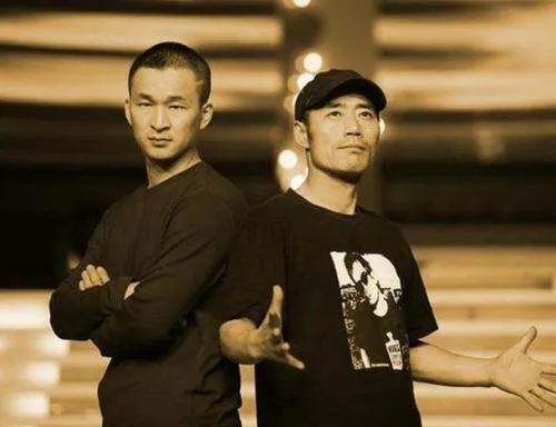 旭日阳刚曾街头卖力演出无人买单，唱汪峰名曲被笑是圈钱，他们为何会落魄？