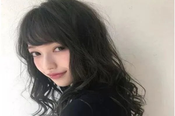 2019春夏发型趋势 2019年中长发流行发型女