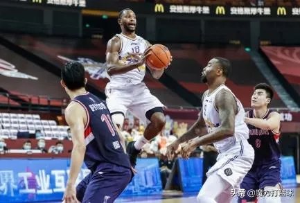 孙悦轮休，北控4分险胜广州，福格准四双，如何评价？