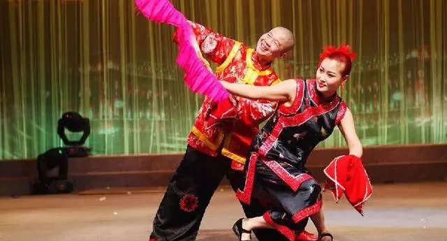 对东北农村子弟来说,学二人转表演是一条出路吗?