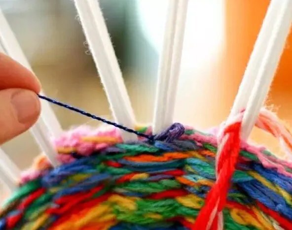 怎样利用废旧毛线编织坐垫--视频